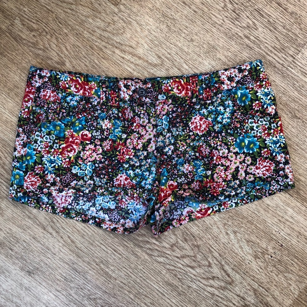 🌺Max Rave floral shorts 🌸